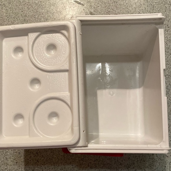 Red Coleman Flip Lid Personal Mini Cooler 5205 5QT Lunch Box - Picture 10 of 11